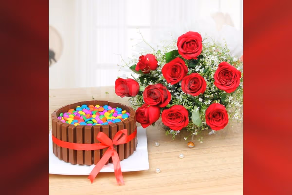 10 roses and Kitkat Gems cake combo