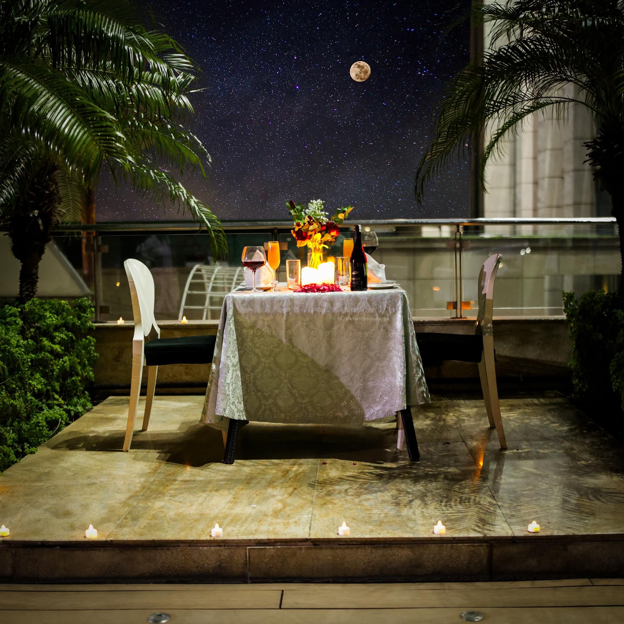 Private candlelight dining for couples in Delhi NCR, Anniversary special decor at 5 star in Delhi