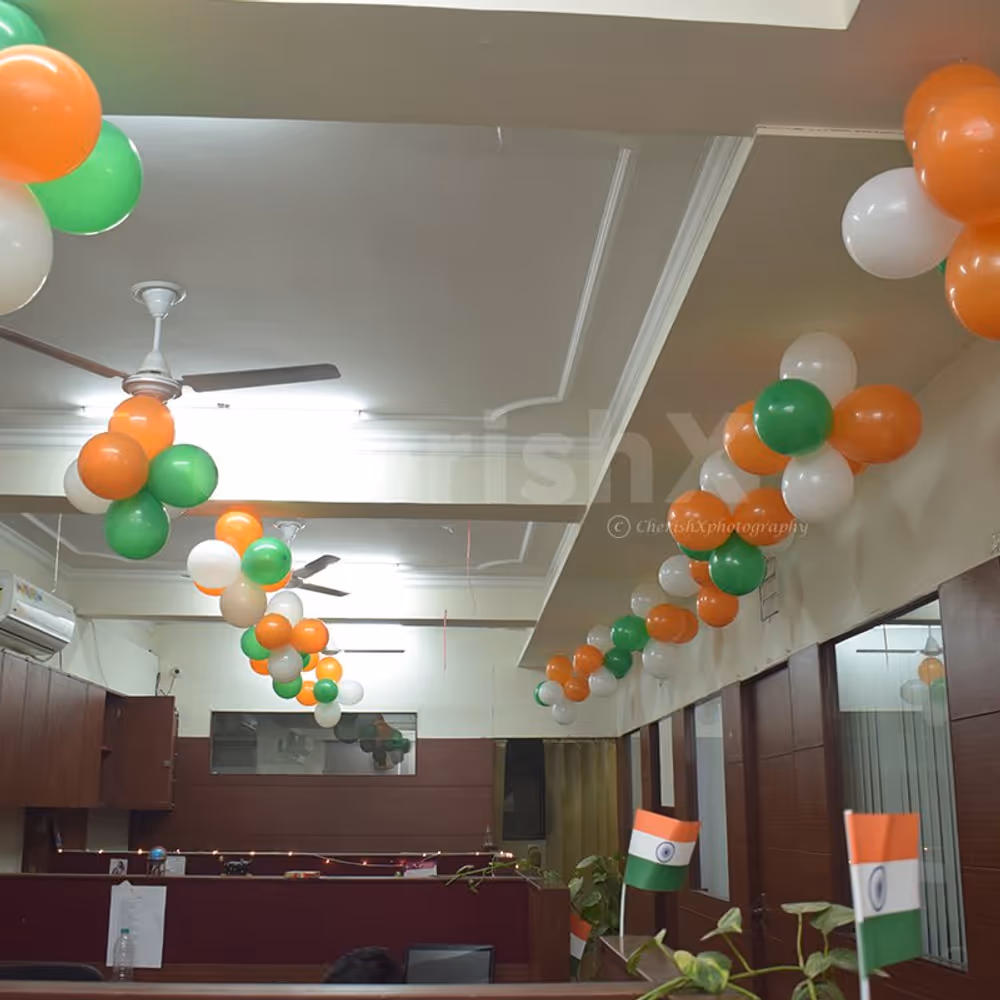 Special decorations for 15th August using Balloons, Kits & Flags
