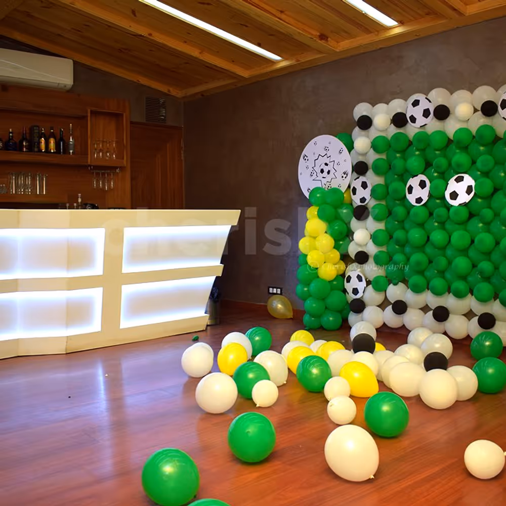 You can have this balloon decor at your home or at any hotel and throw a birthday bash for your kid!