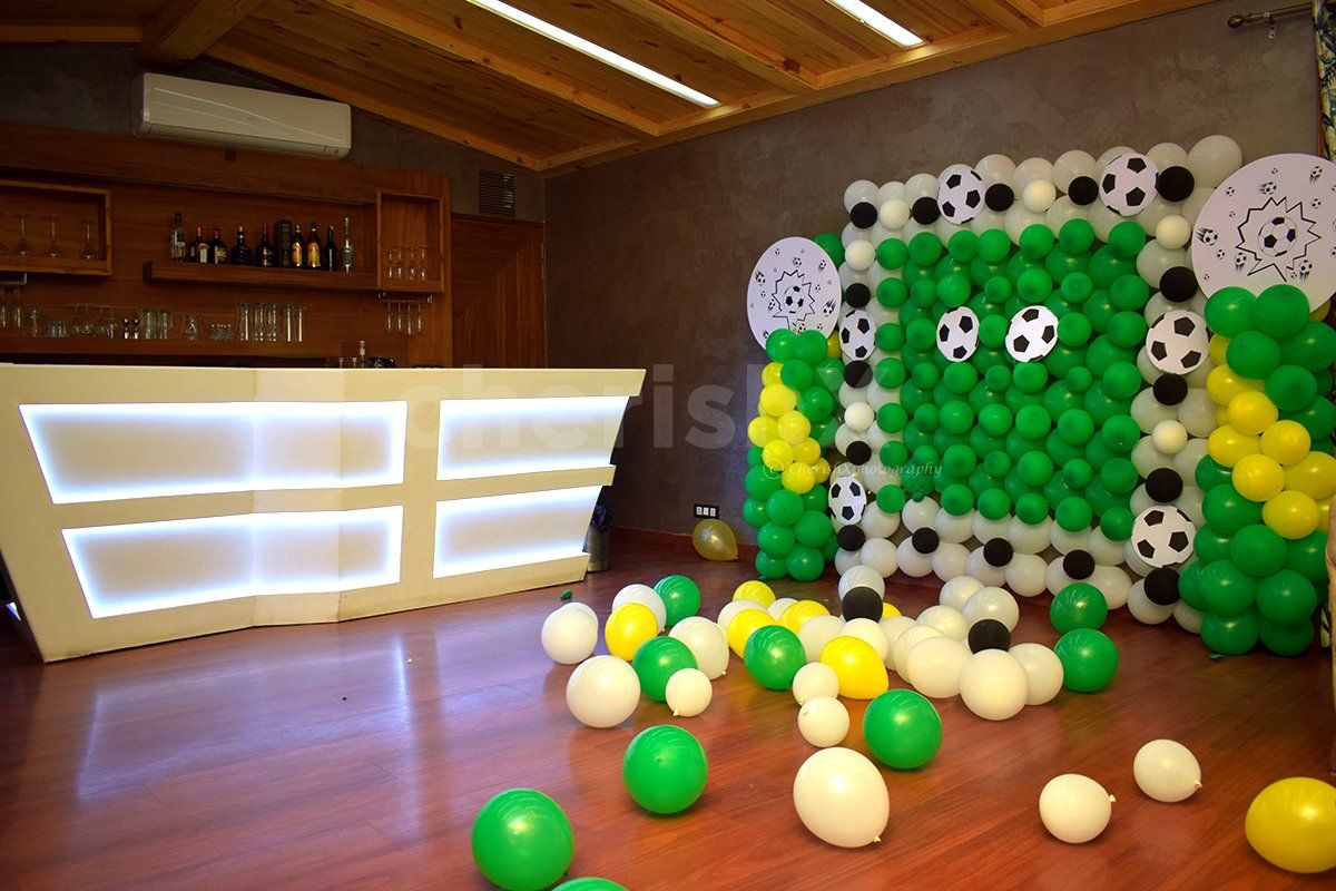 You can have this balloon decor at your home or at any hotel and throw a birthday bash for your kid!