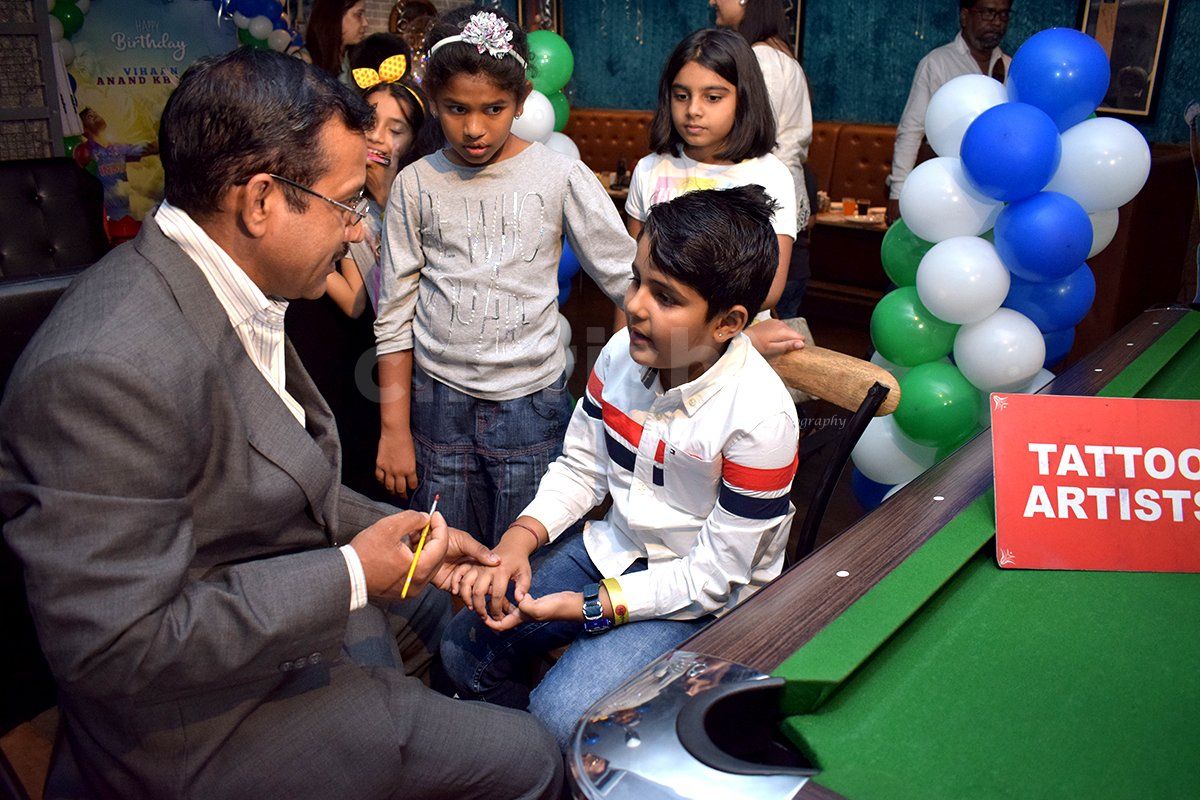 A Tattoo Artist for children at a birthday party.