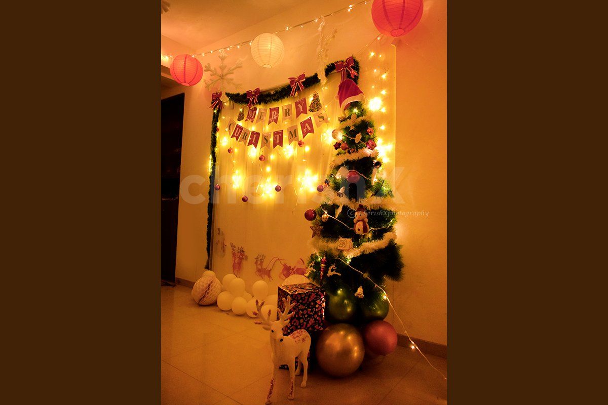 5Ft Christmas Tree with Ornaments for your Home and Office.