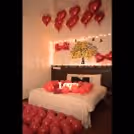 Air balloon room decoration to surprise your love.