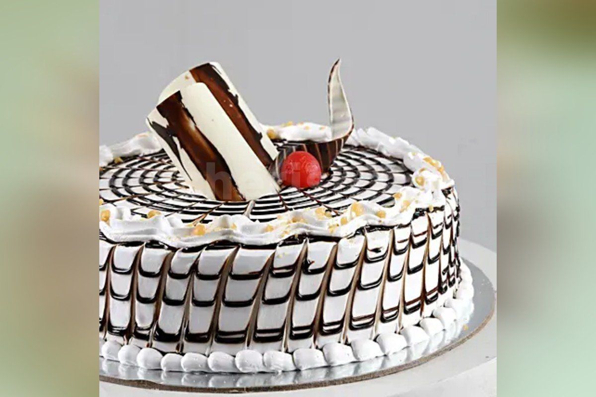 500 gm special designer butterscotch cake delivery at home