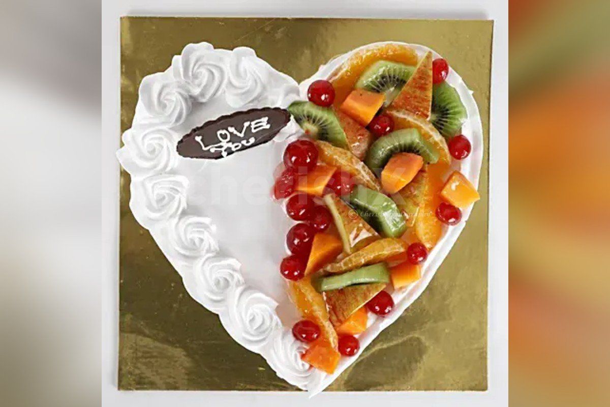 Heart Shape Vanilla Fruit cake by cherishx