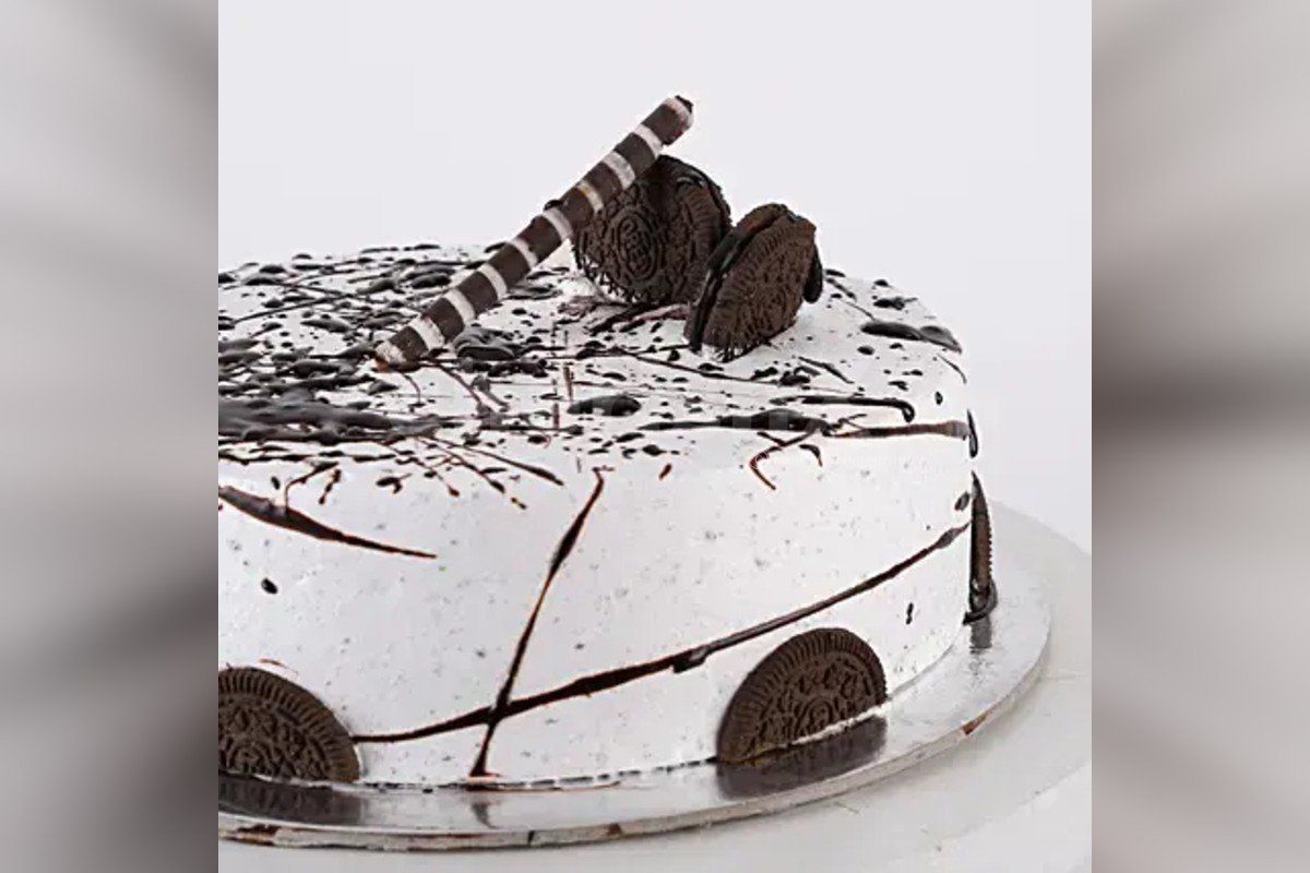 Heavenly Oreo Cookie cake by cherishx