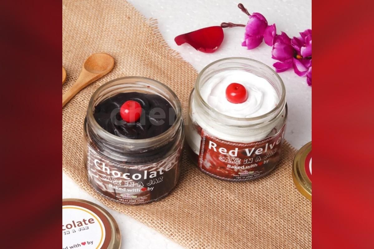 12 Red rose bouquet with 2 cake jars - red velvet and chocolate truffle flavors