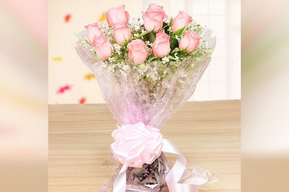 Vanilla cake with pink roses home delivery