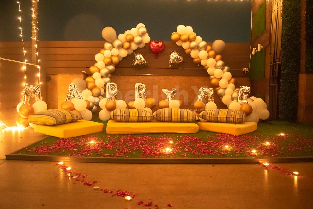 Balloon Arc and Marry Me Balloons