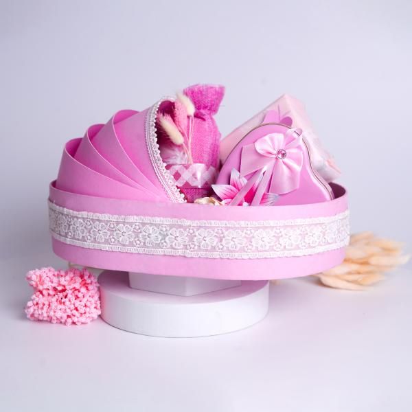 A baby shower hamper made to rejoice and celebrate beginnings and love.