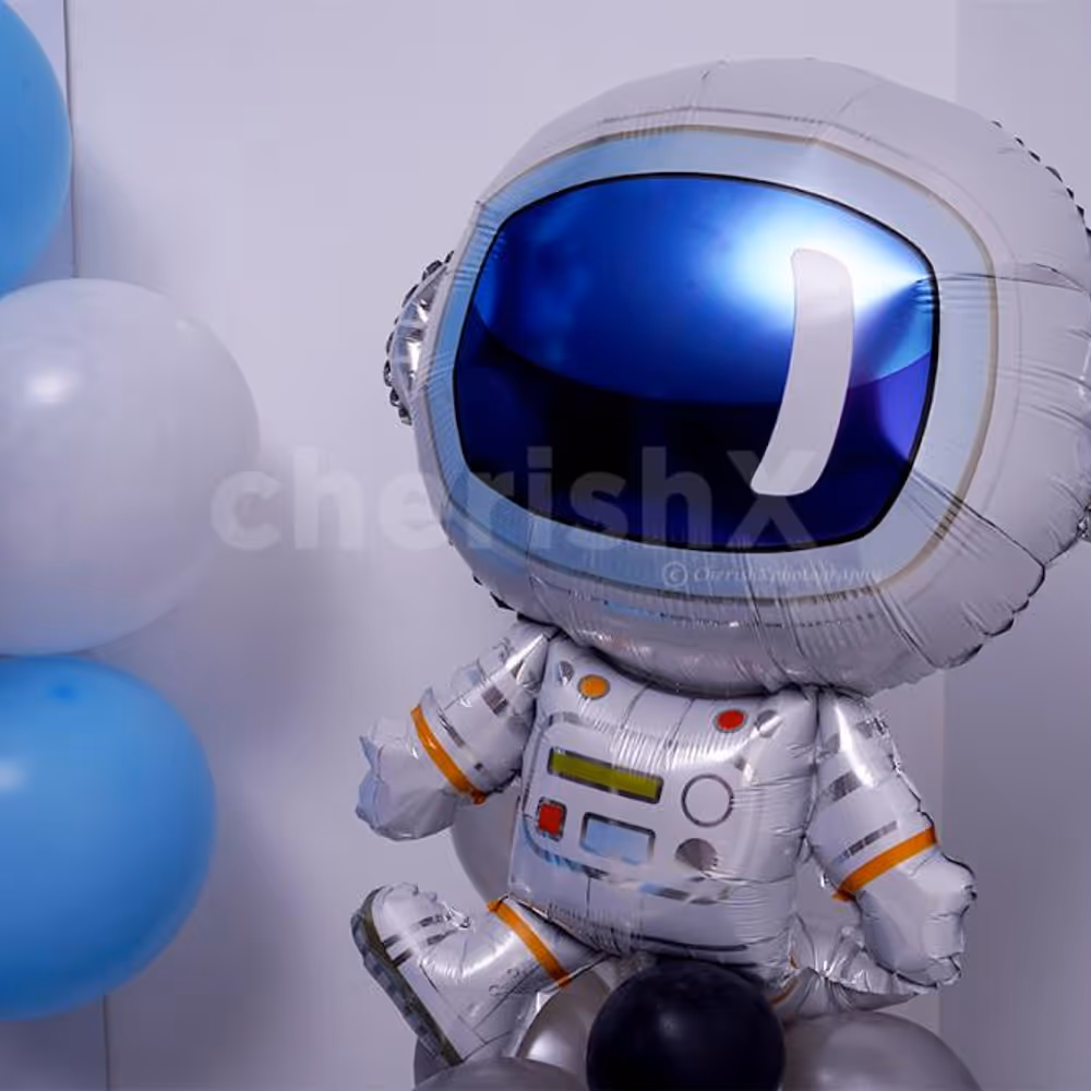 The astronaut foil balloon included giving the feel of the space.