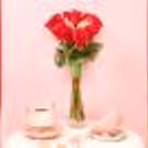 Heart Shaped Arrangement of 15 Red Roses in Glass Vase — photo 2