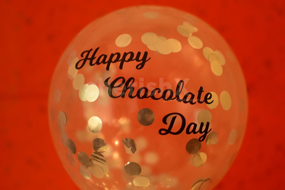 Fill your lover's Heart by gifting this luscious Chocolate Day Bucket!!