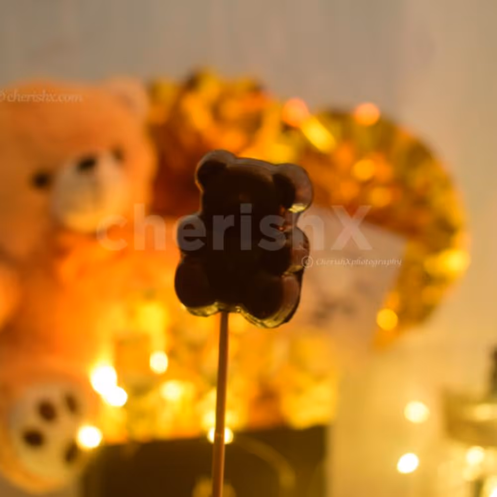 Book this adorable Teddy Day Bucket to celebrate this Valentine's Week lovingly !