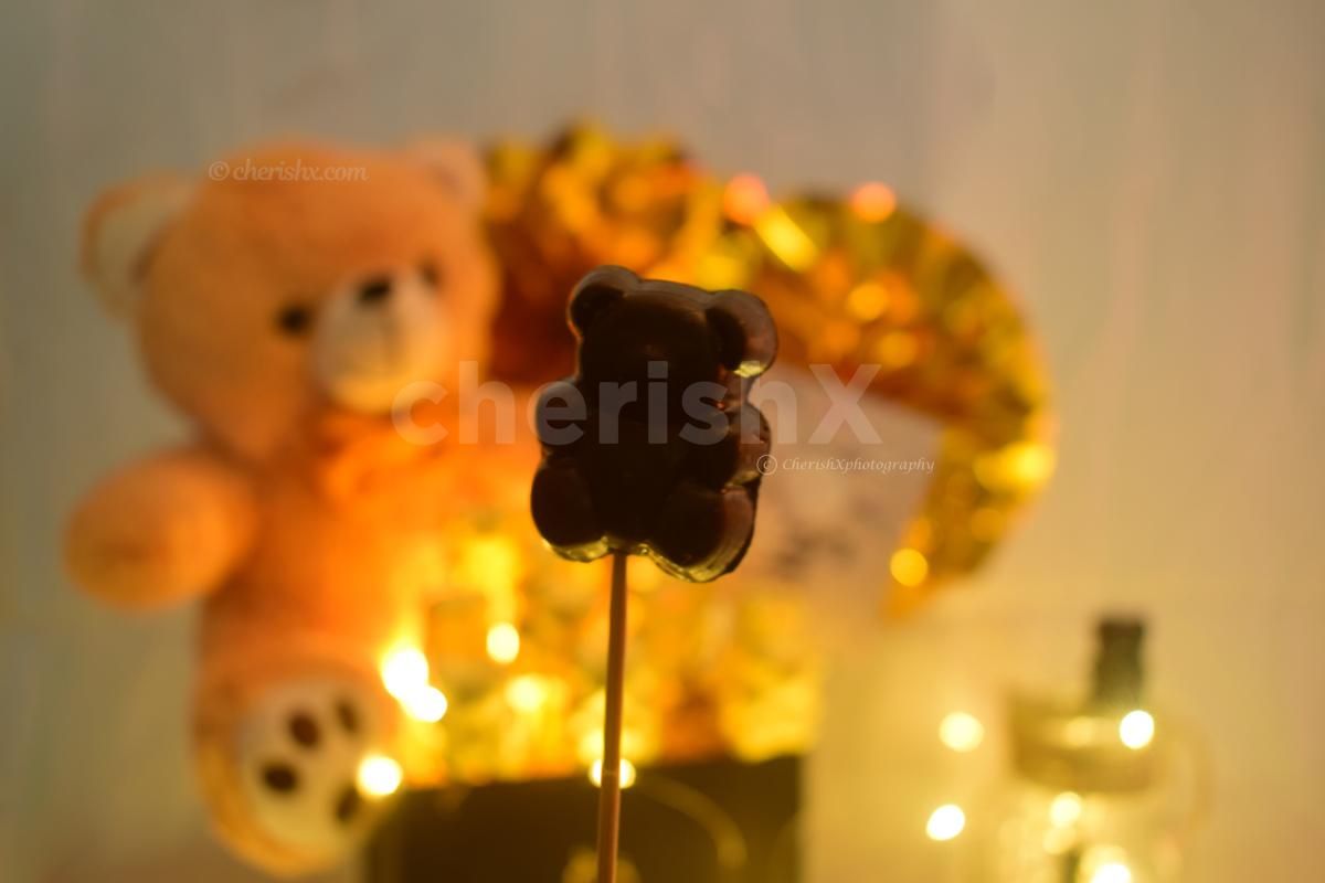 Book this adorable Teddy Day Bucket to celebrate this Valentine's Week lovingly !