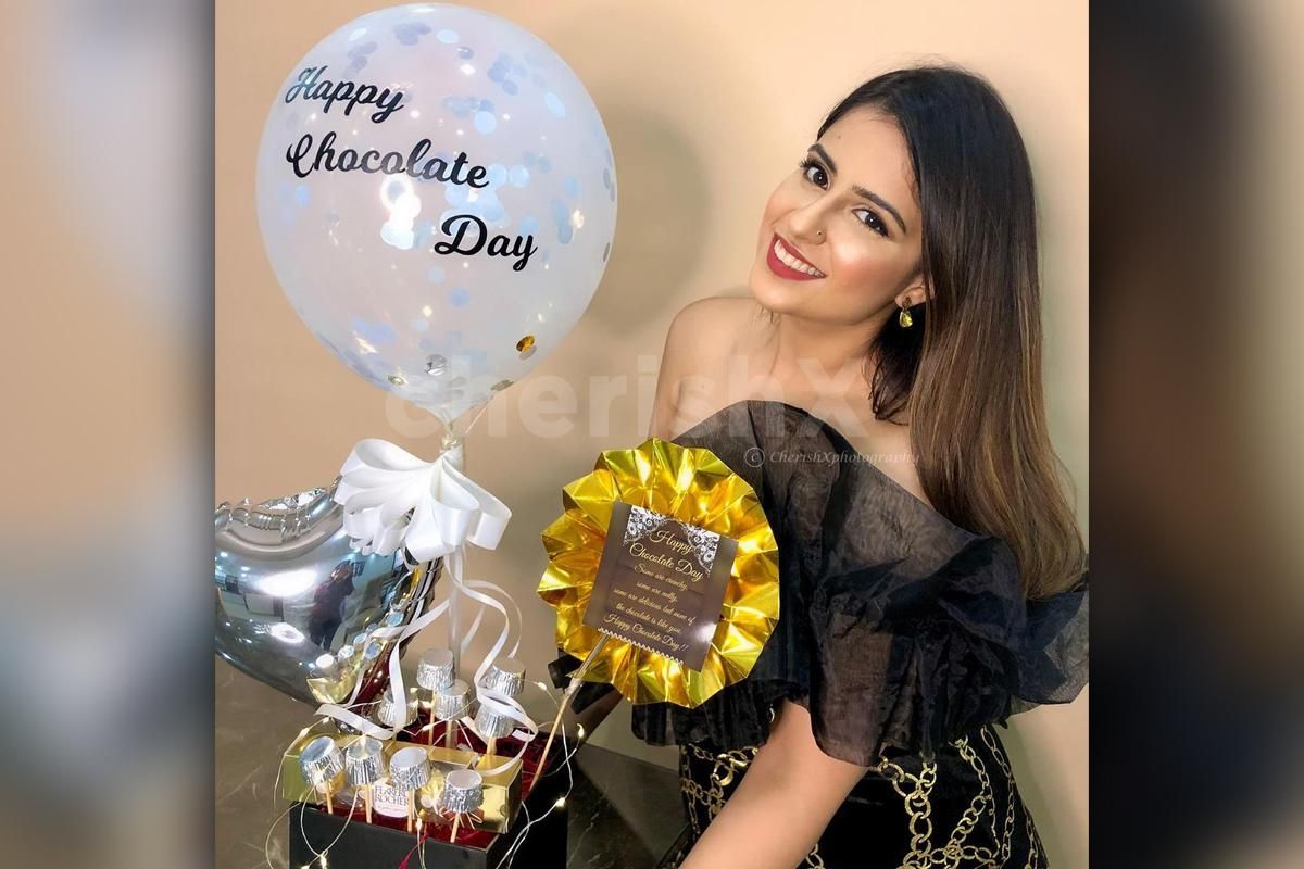 A customer with CherishX's Delightful Chocolate Bucket.