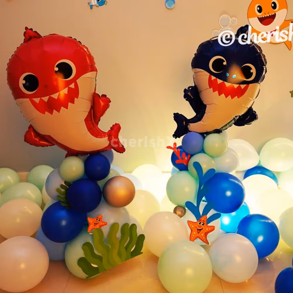 The Baby Shark Themed Room Decoration includes circle baby shark foil balloons.