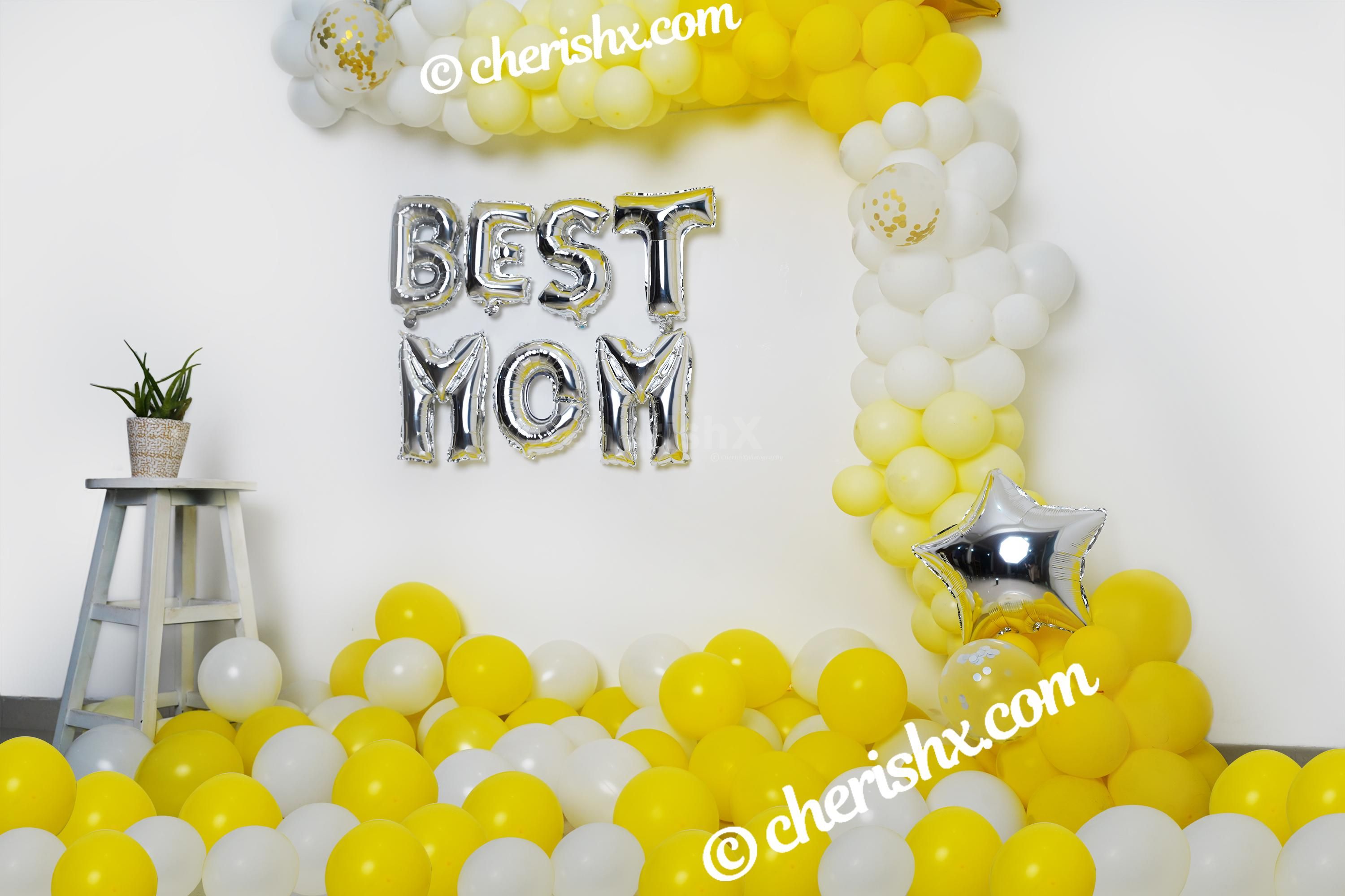 A beautifully designed Mother's Day Decoration to gift to your mother.