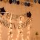 With 50 black foil balloons and 50 silver metallic foil balloons, this decor gives out elegance to the whole room