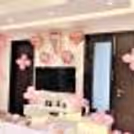 CherishX Welcome baby girl decor includes an arc of balloons at the entrance.