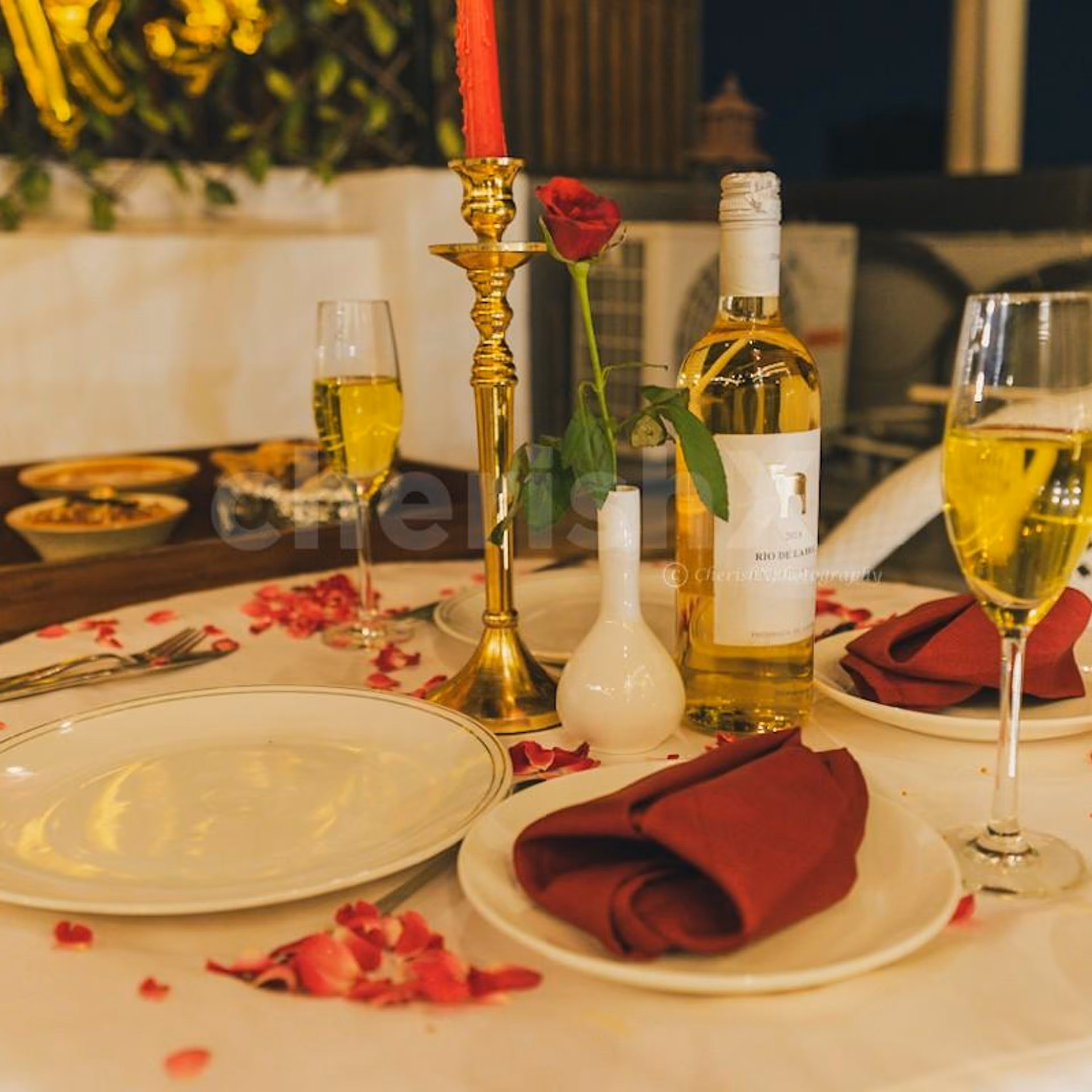 A romantic dining experience for your lovely date.