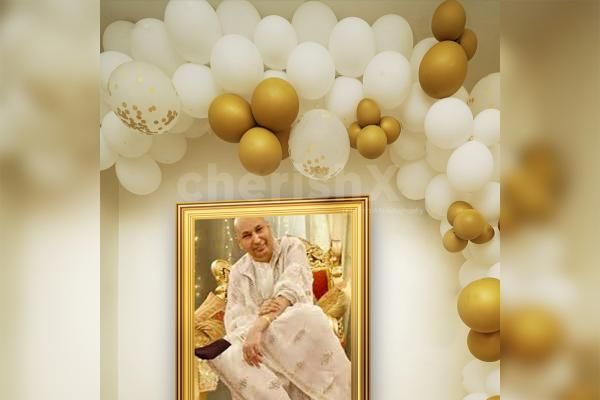 The balloon arch of CherishX's Guruji Birthday Decor is made with white. golden chrome and Golden Confetti balloons.