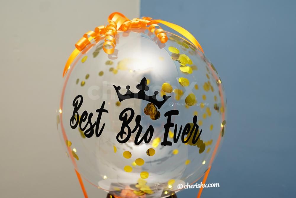 Let your brother make the corners of his room pretty with this adorable Bubble balloon bucket