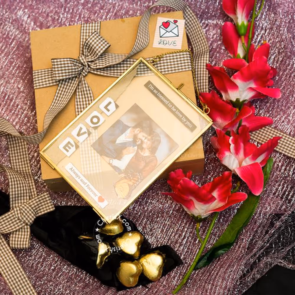 Make your partner feel special this Valentine's with Gorgeous Vintage Frame Box by CherishX.