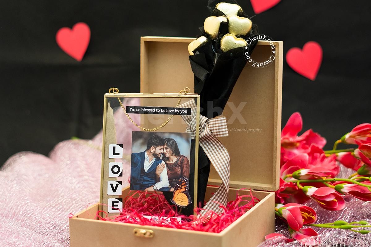 A Valentine's Week Hamper to surprise your partner.