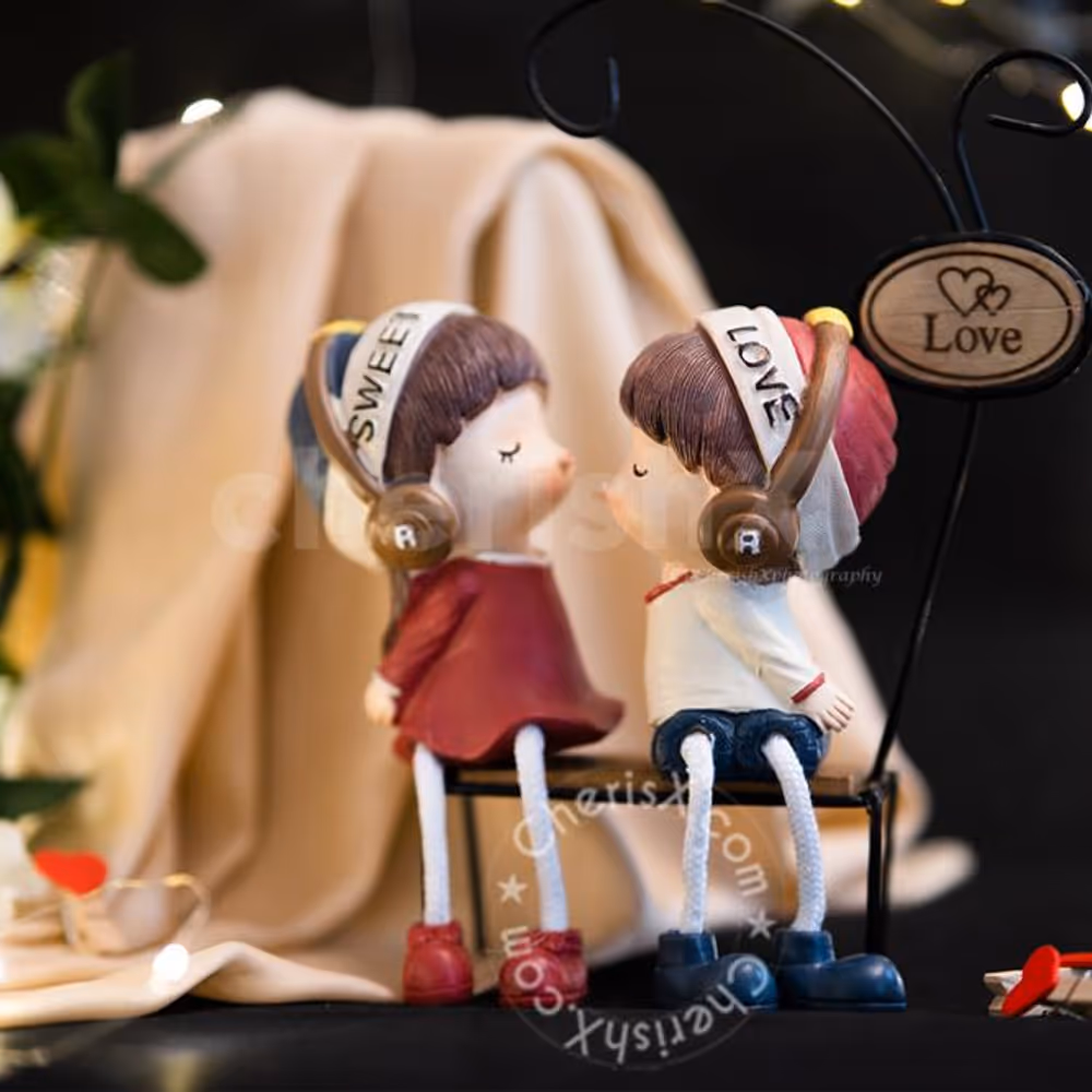 Adorable Couple Miniature Figurines included in the loving Hamper.