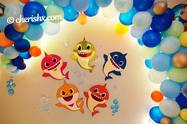 Have a grand celebration on your child's birthday by booking this magnificient baby shark decor!