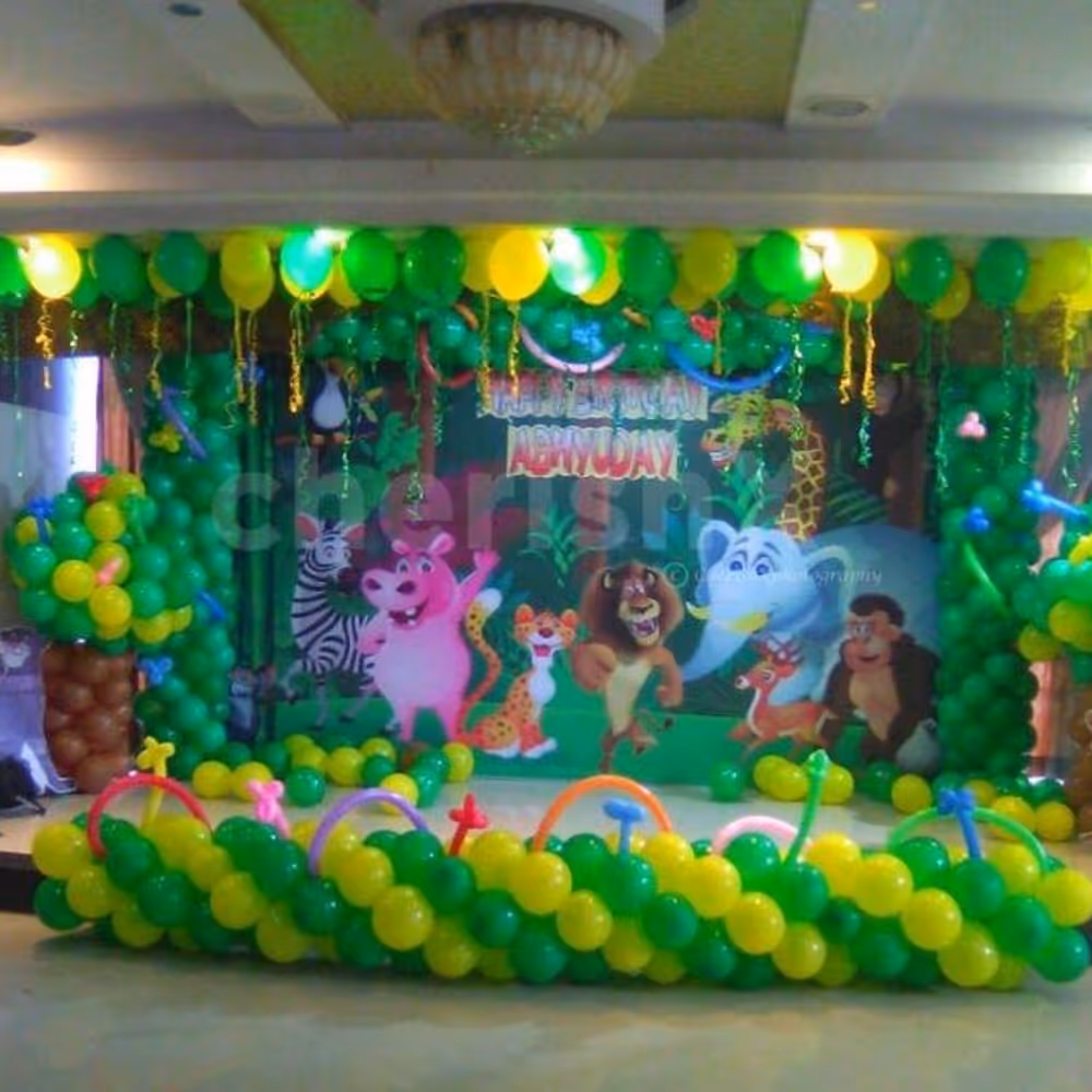 Book a Jungle Theme Decoration for your kid's birthday.