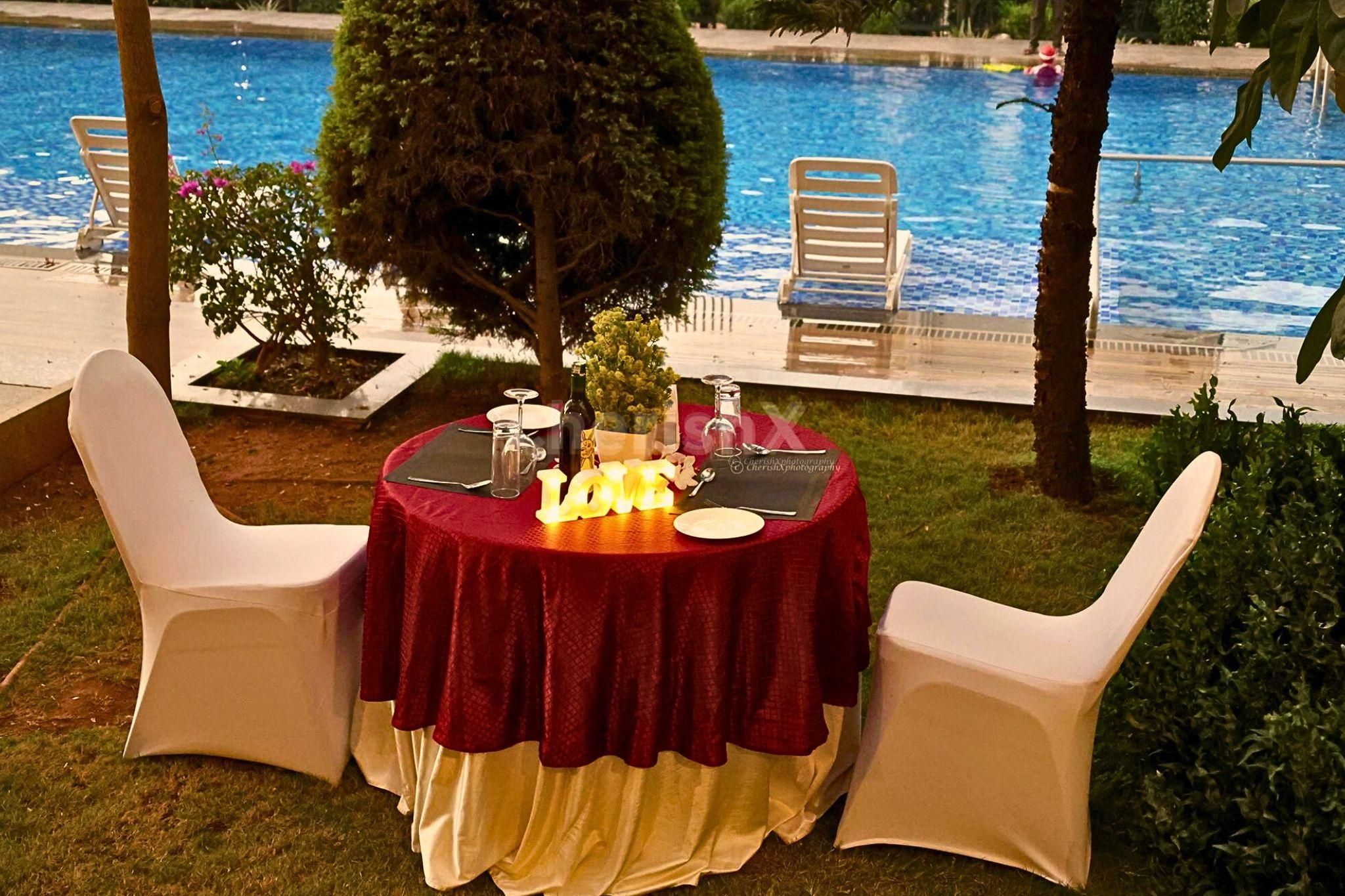 Simple poolside candle light dinner ideas for couples