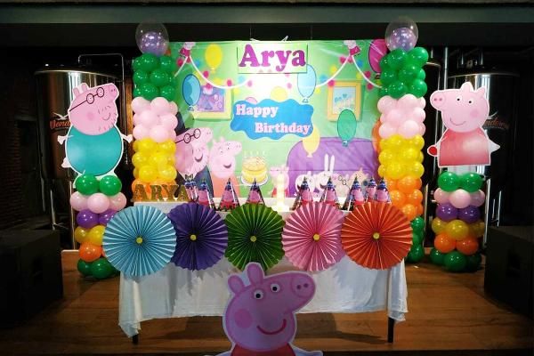 A Peppa Pig themed Happy Birthday Decor for your baby's birthday.