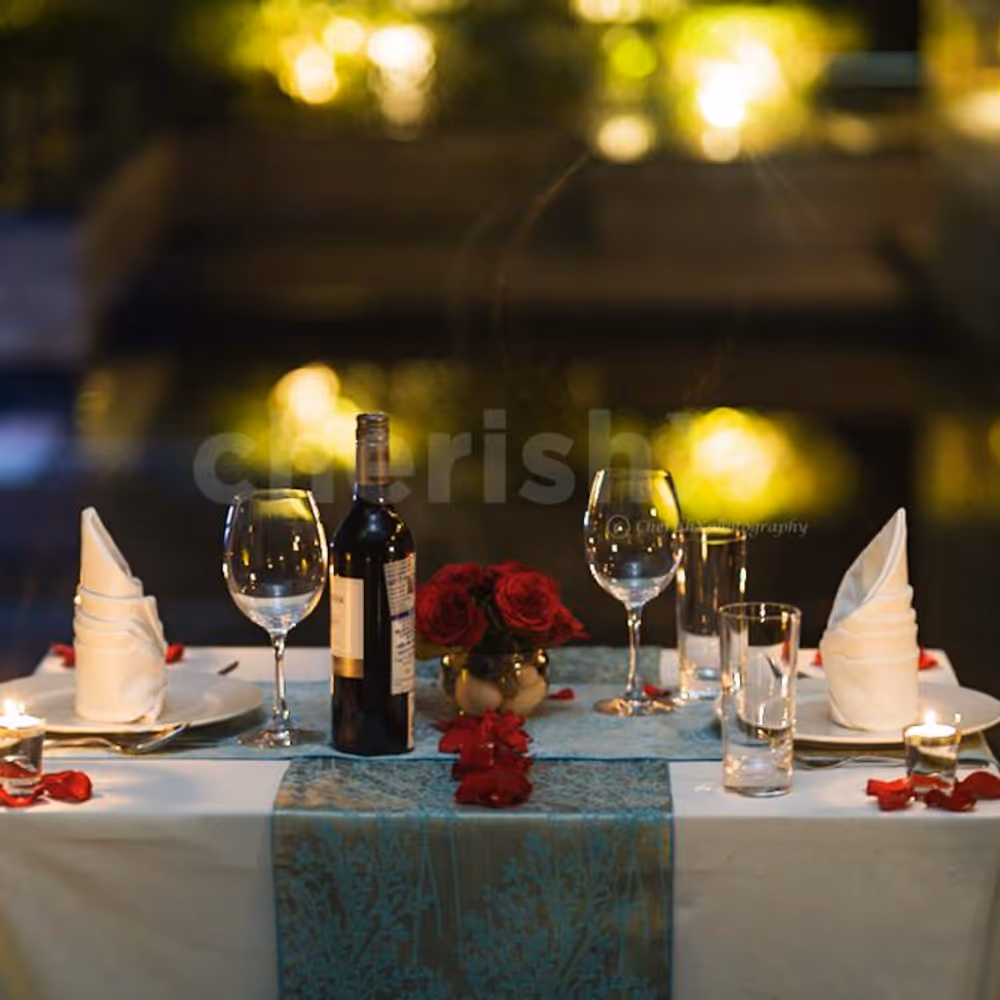Exclusive dinner date for your loved ones with candlelight’s by the poolside