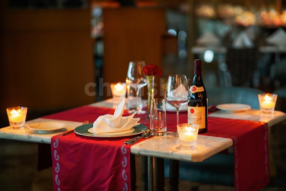 Making indoor dates fun and memorable with personalised candlelight décor