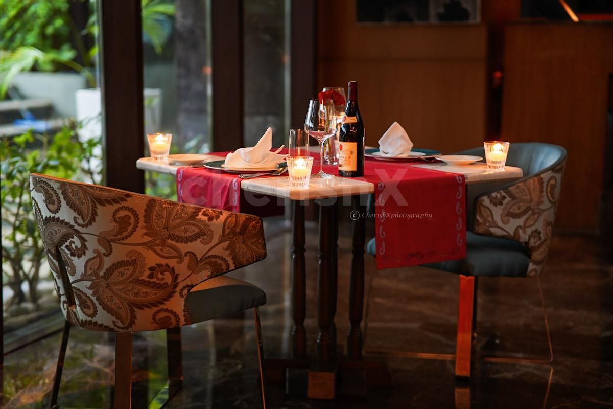 The explicit ambience at Dilli 32 with customized décor makes it a perfect indoor date