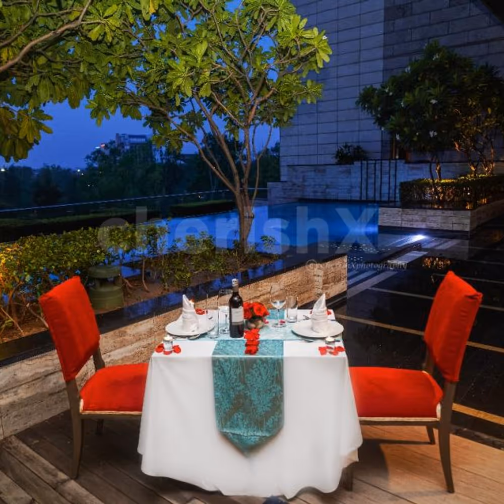 Exquisite pool dining with custom décor