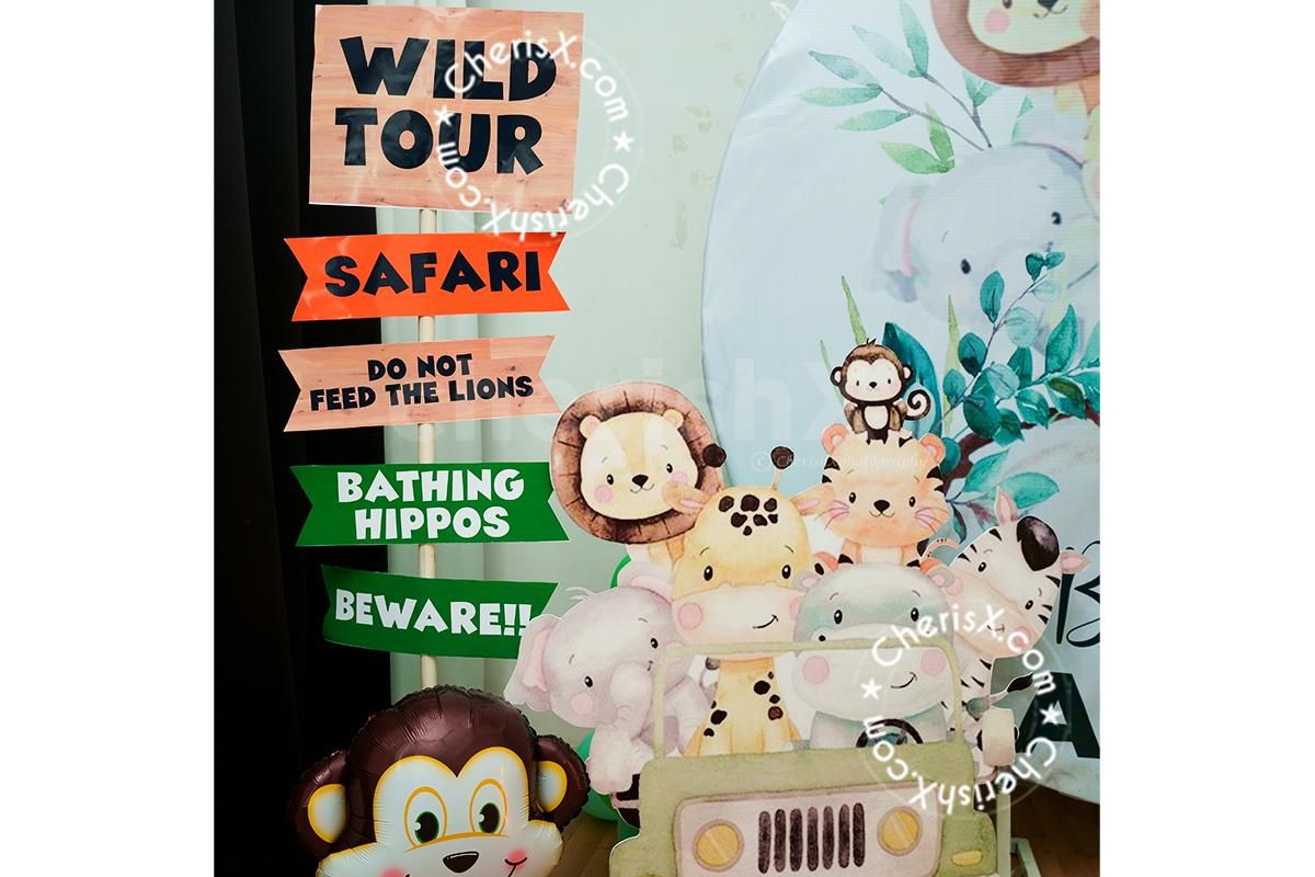 The jungle theme décor party with balloons and animal foil will make it a perfect fun zone for your kids