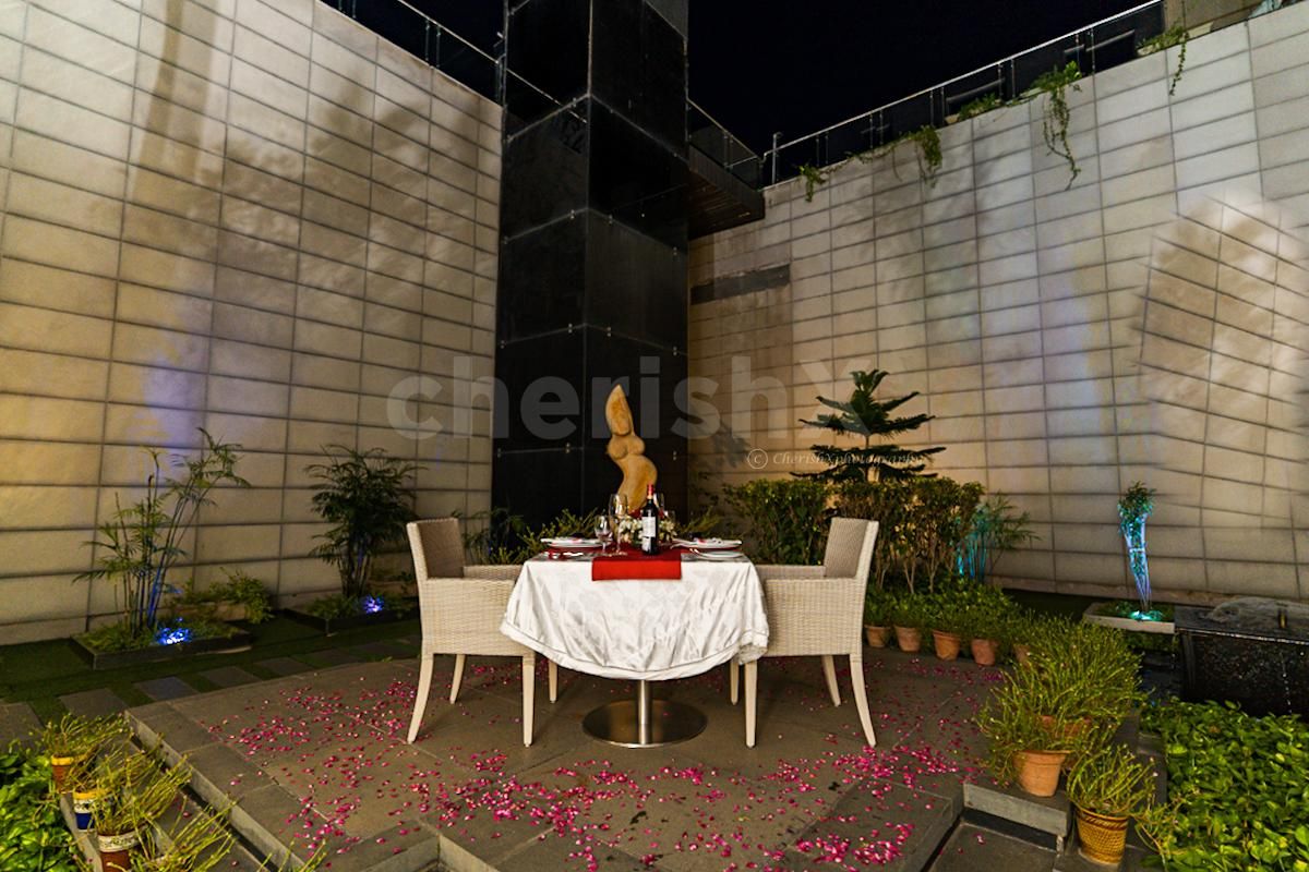 It’s a garden party with an open-air garden date at Radisson Greater Noida