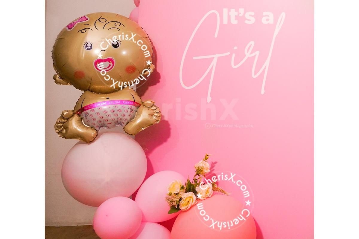 The rose gold and silver balloons make for some very elegant decorations!