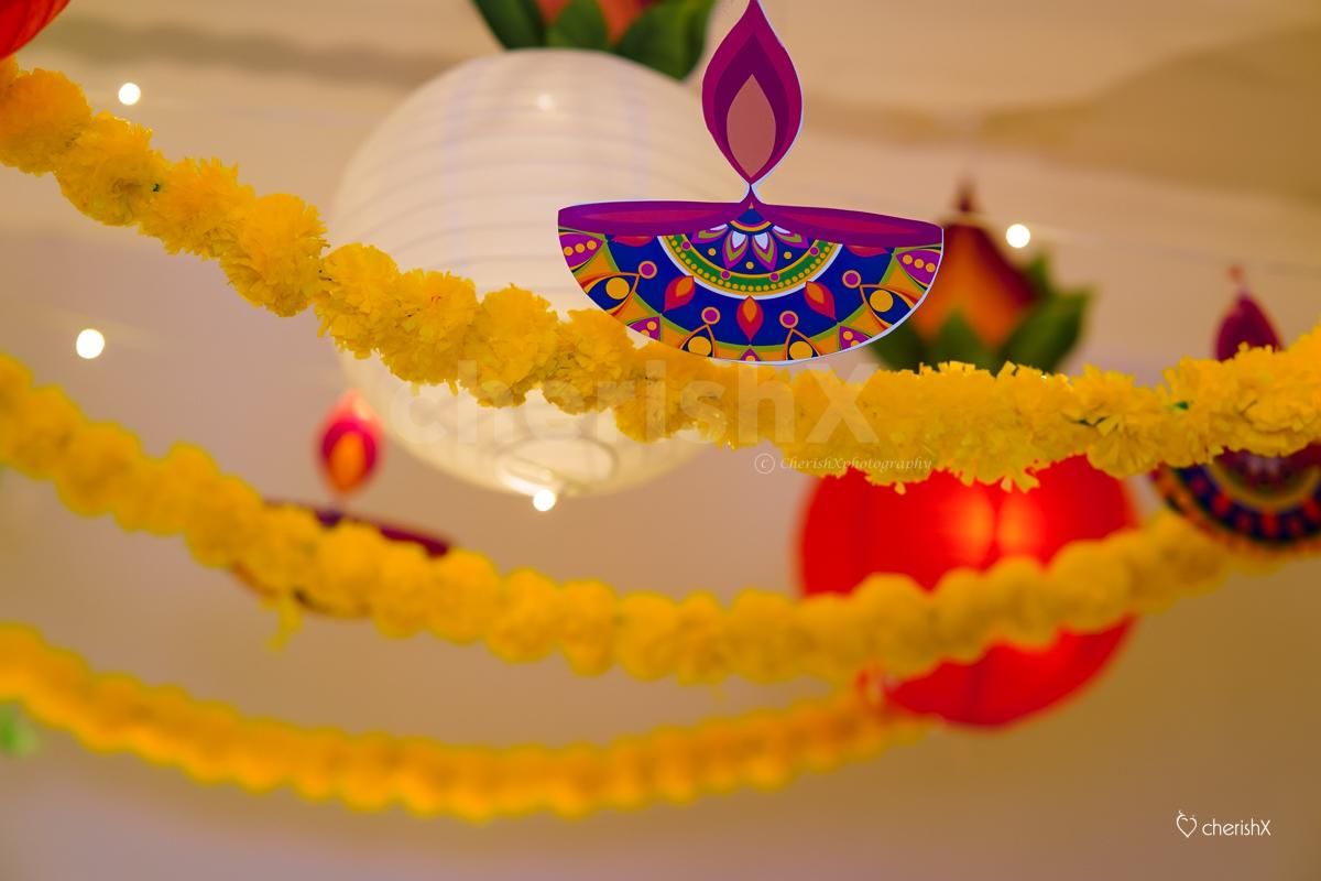 Add fresh flowers and gorgeous lanterns to your supreme festival celebrations