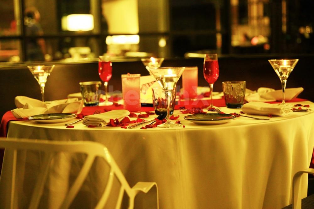 Setting the perfect mood and décor for a lavish diner night at Hilton