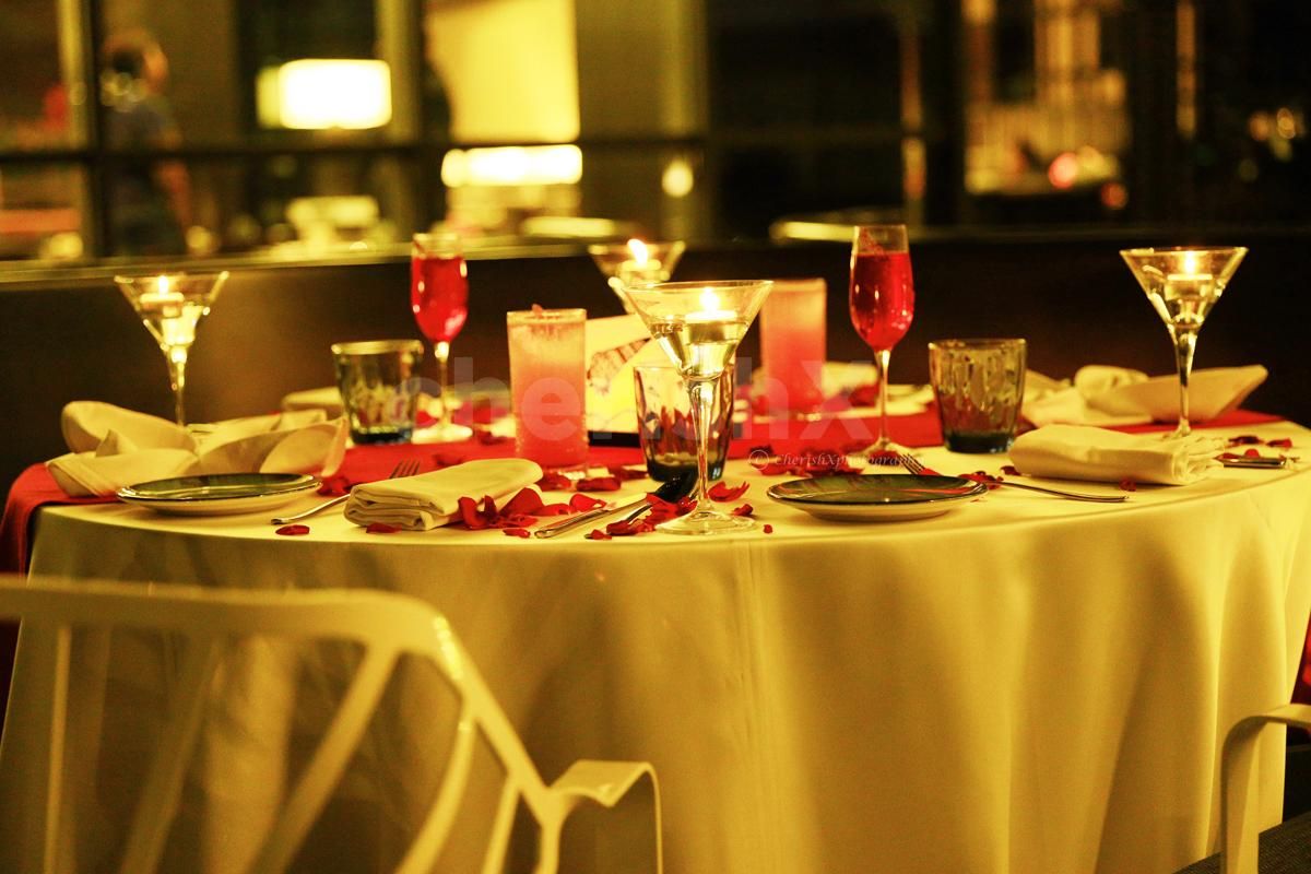 Setting the perfect mood and décor for a lavish diner night at Hilton