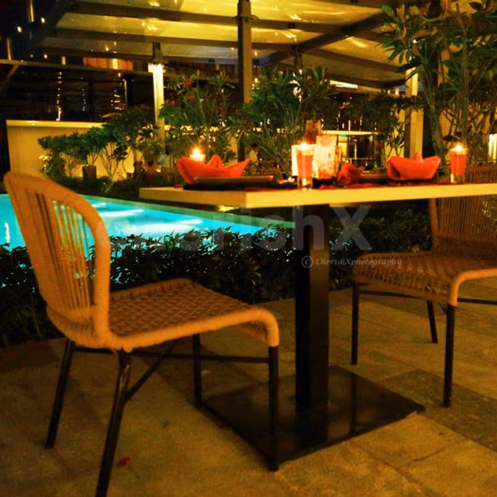 The beautiful surroundings guarded by the blue waters of the pool make this diner even more romantic