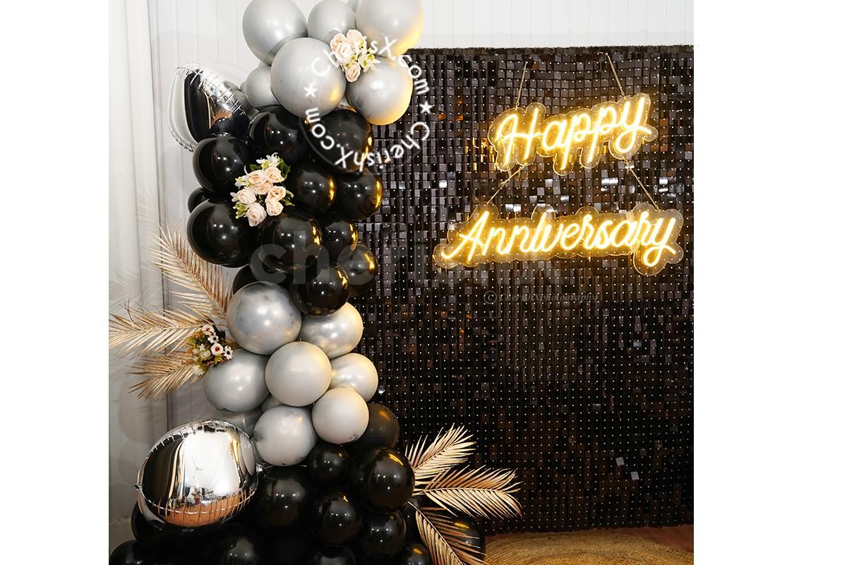 Feel like celebrities with this fun and sophisticated decor.