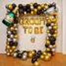 Black and Golden Bachelorette Party Decor — photo 4