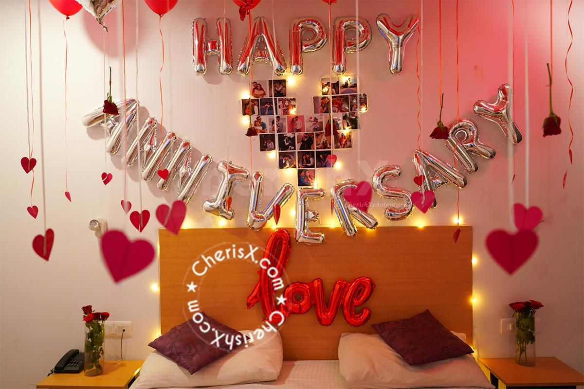 The paper heartstrings hanging around will make the decor even more attractive