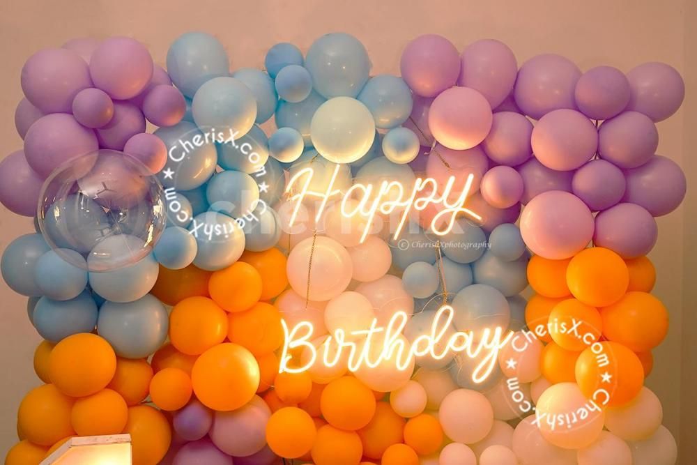 Add a new element of pastel and blue pastel balloons to tour birthday décor